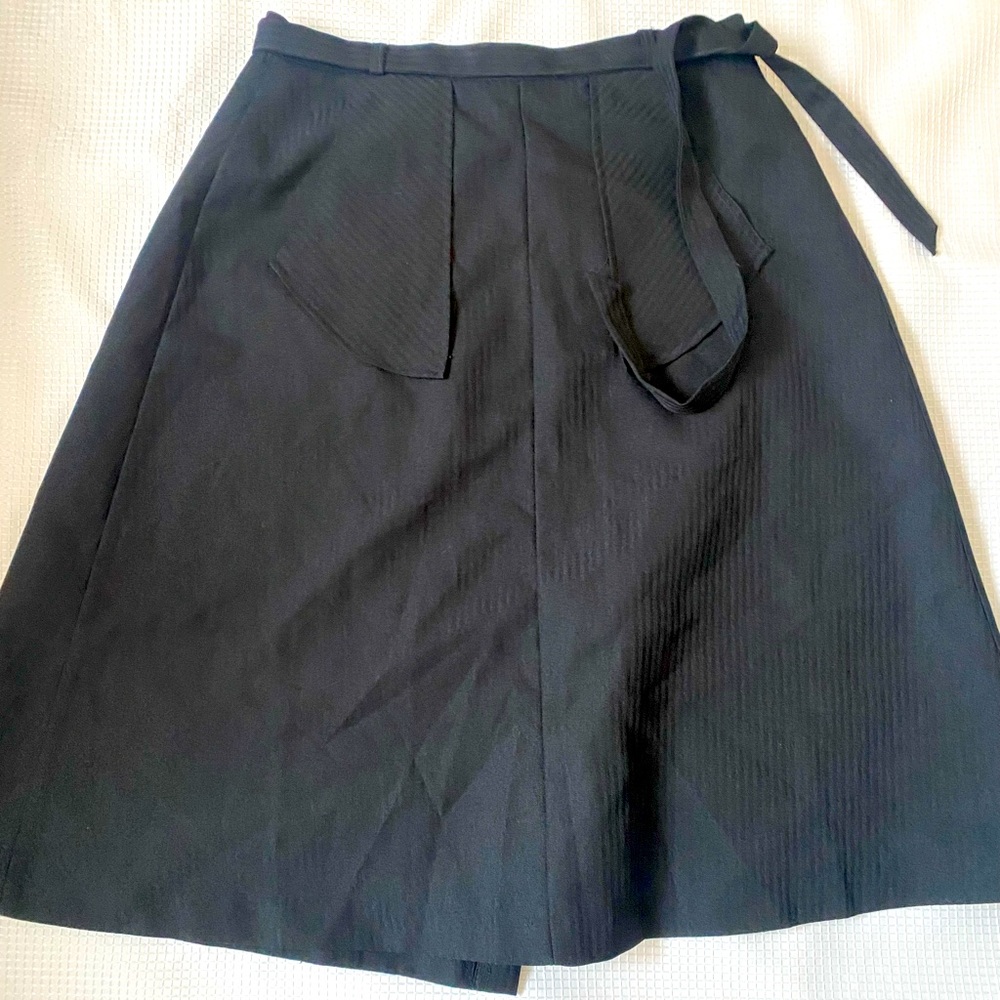 Women’s vintage wrap skirt with pockets. Size 8-10 (adjustable)
